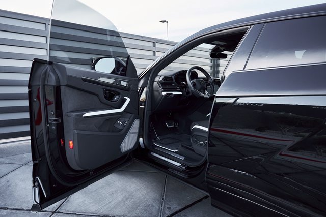 Used 2025 Lamborghini Urus SE image 30