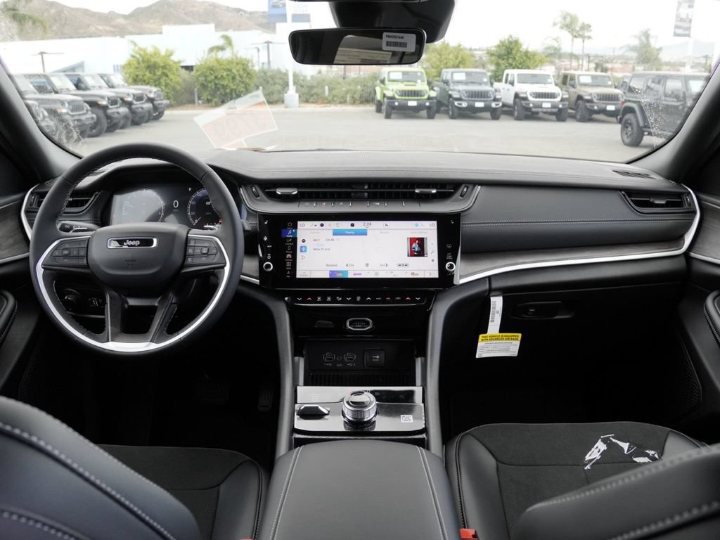 New 2026 Jeep Grand Cherokee Altitude AWD/4WD image 27