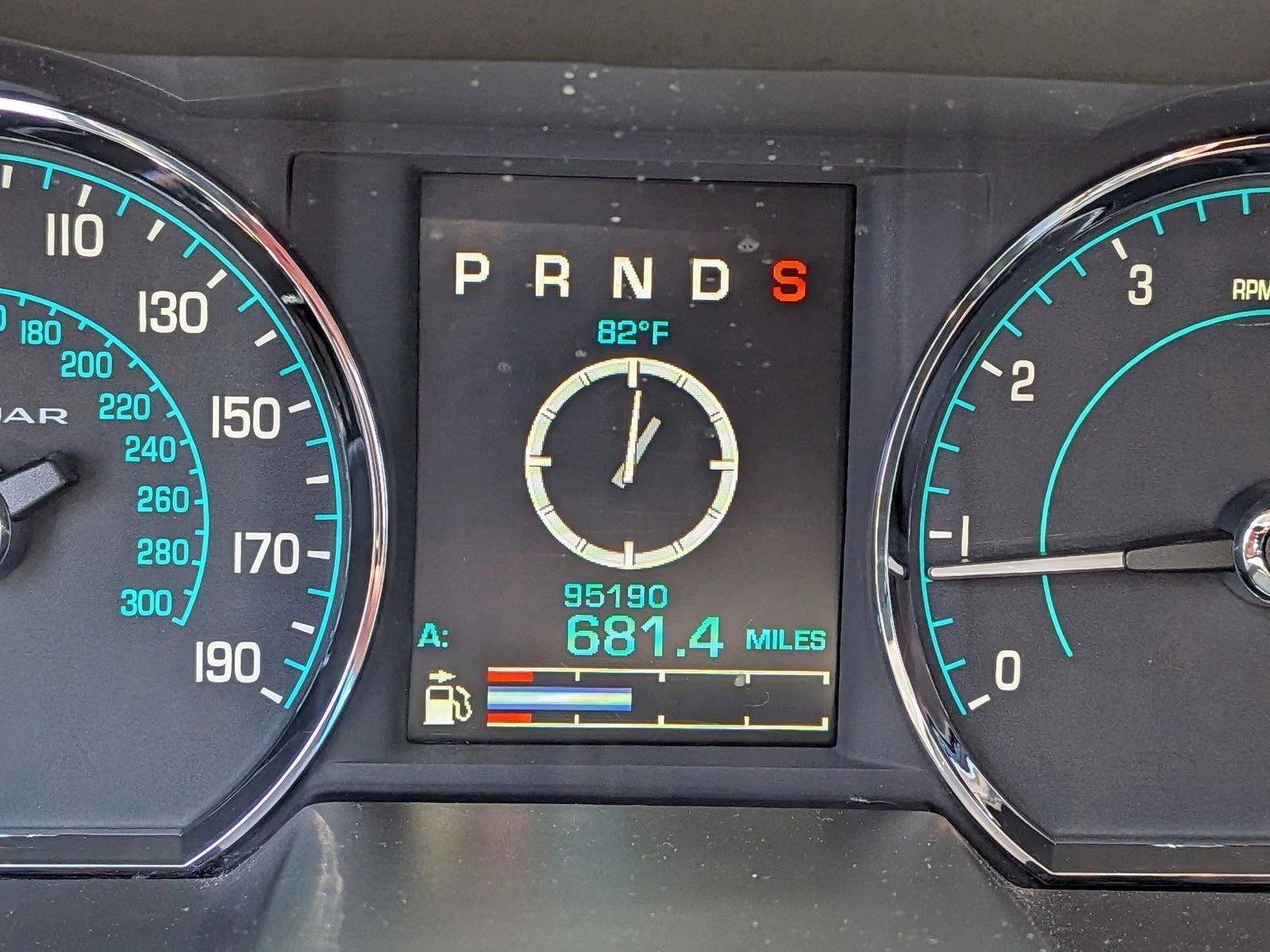 Used 2015 Jaguar XF Premium RWD image 9