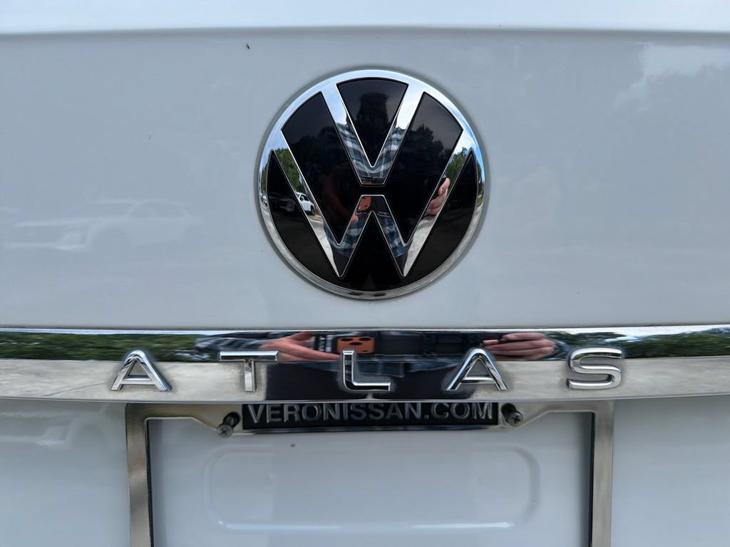 Used 2021 Volkswagen Atlas Cross Sport SE w/ V6 Towing Package FWD image 13