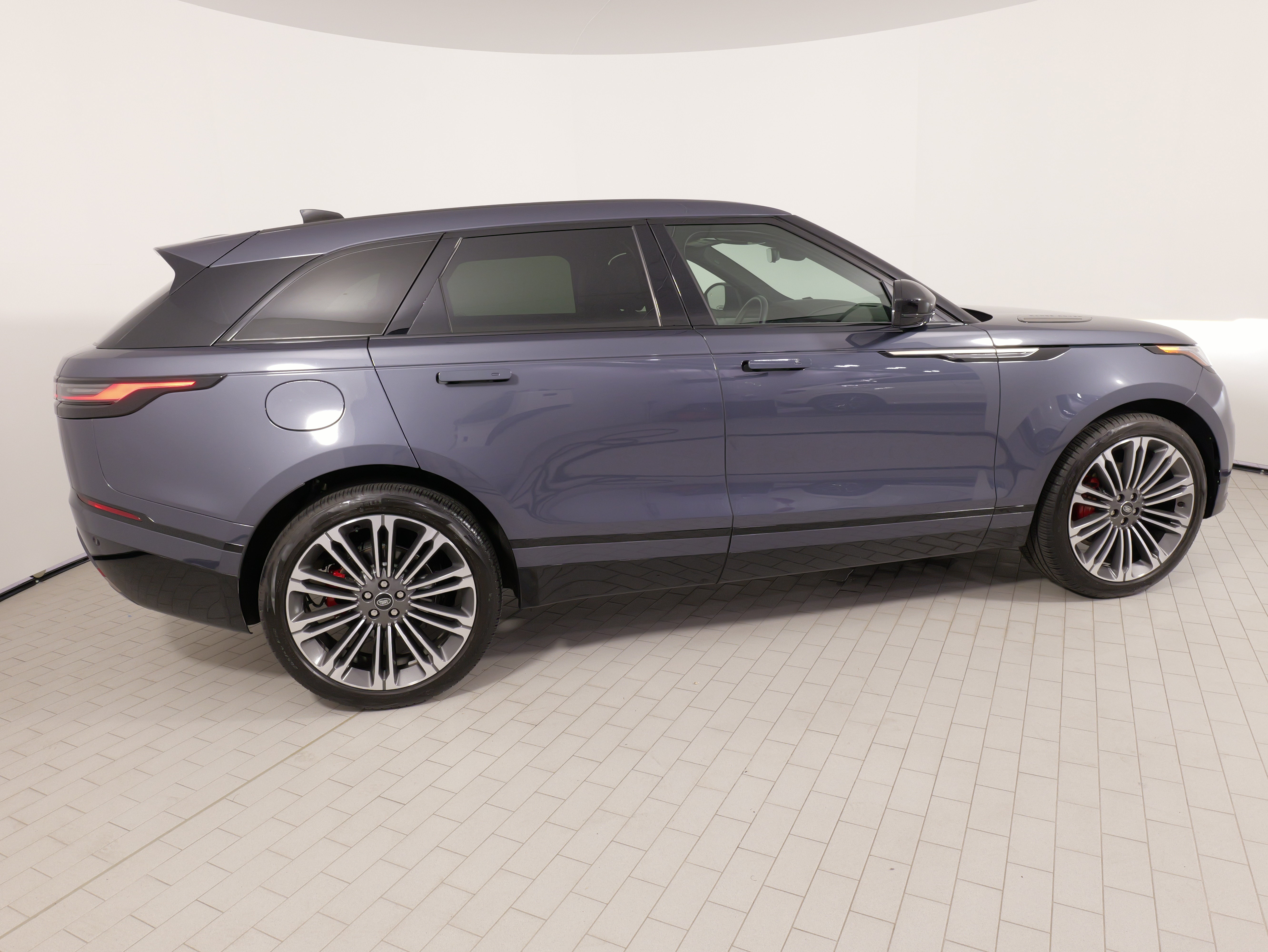 Used 2024 Land Rover Range Rover Velar Dynamic SE AWD/4WD image 10