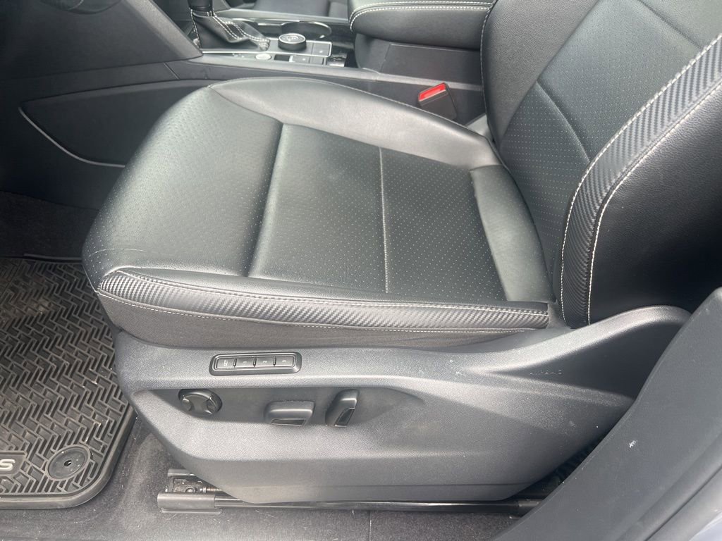 Used 2022 Volkswagen Atlas Cross Sport SEL R-Line AWD/4WD image 13