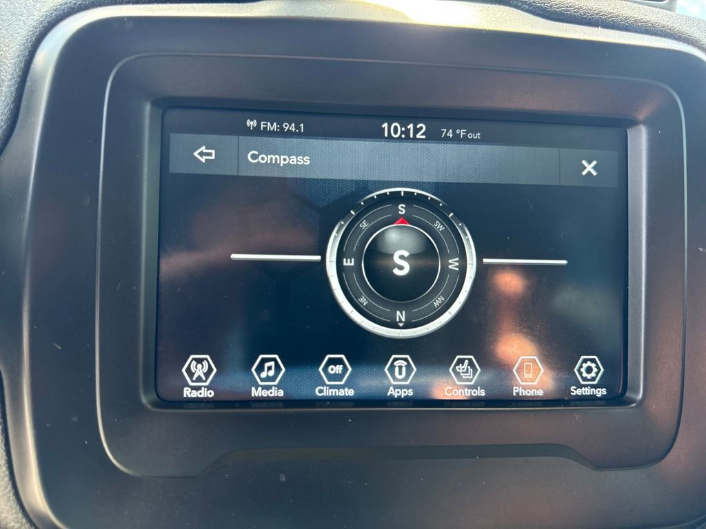 Used 2020 Jeep Renegade Latitude w/ Cold Weather Group image 21