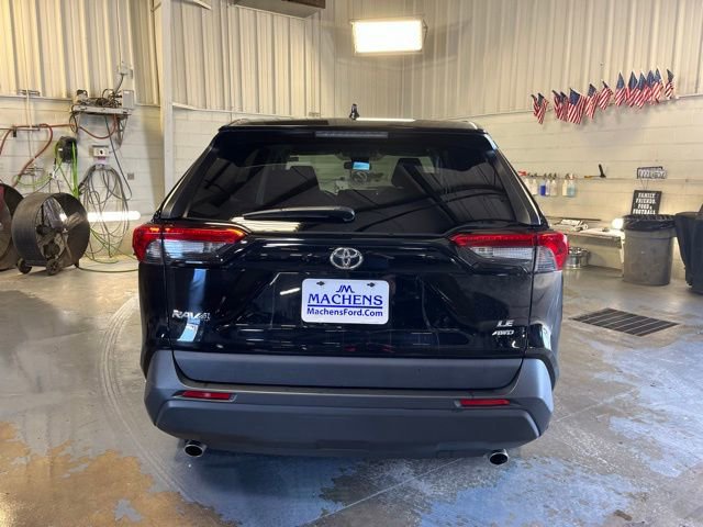 Used 2022 Toyota RAV4 LE image 5