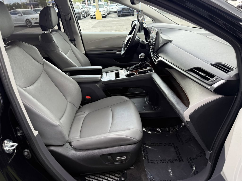 Used 2023 Toyota Sienna XLE image 23