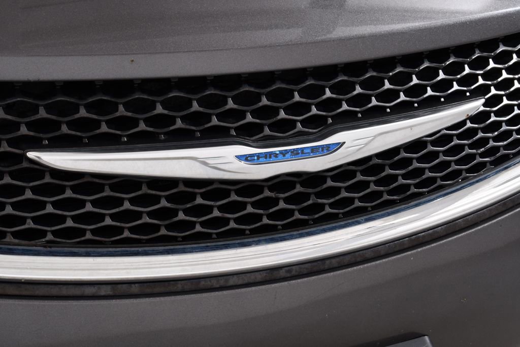 Used 2018 Chrysler Pacifica Touring Plus w/ Tire & Wheel Group FWD image 22