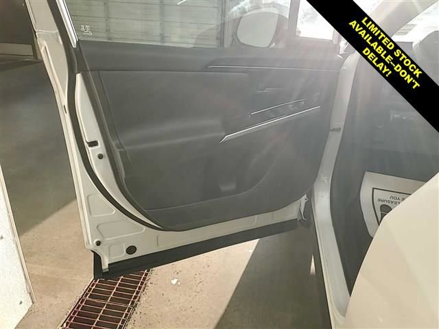 Used 2024 Toyota bZ4X AWD image 4