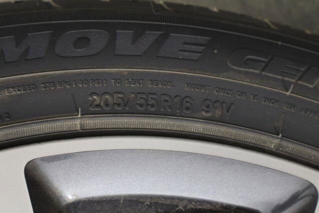 Used 2021 Nissan Versa SV image 39