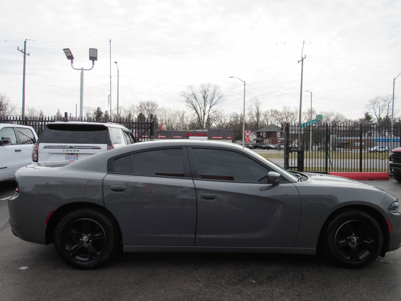 Used 2019 Dodge Charger SXT RWD image 4