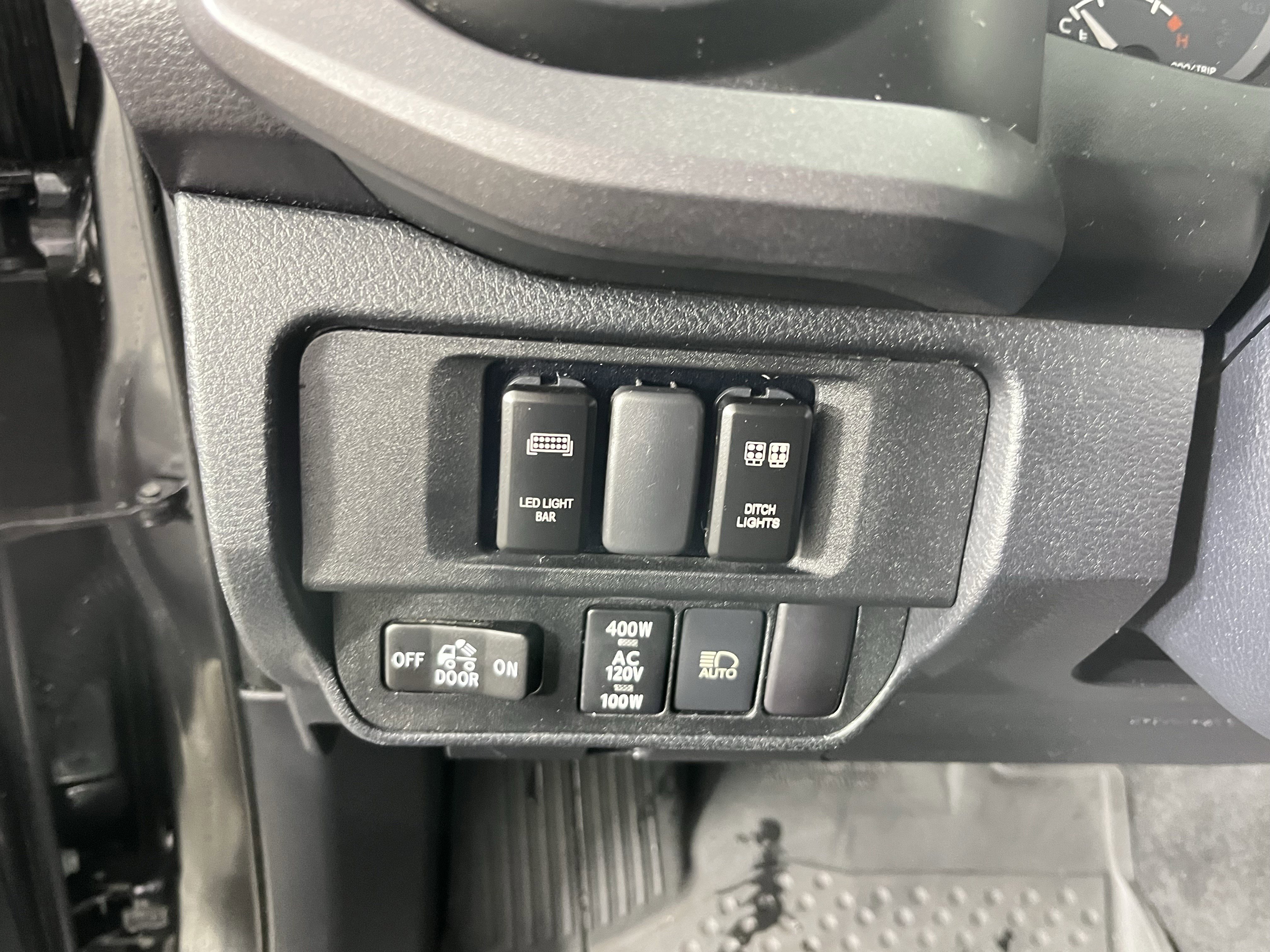 Used 2018 Toyota Tacoma TRD Sport w/ Technology Package image 17