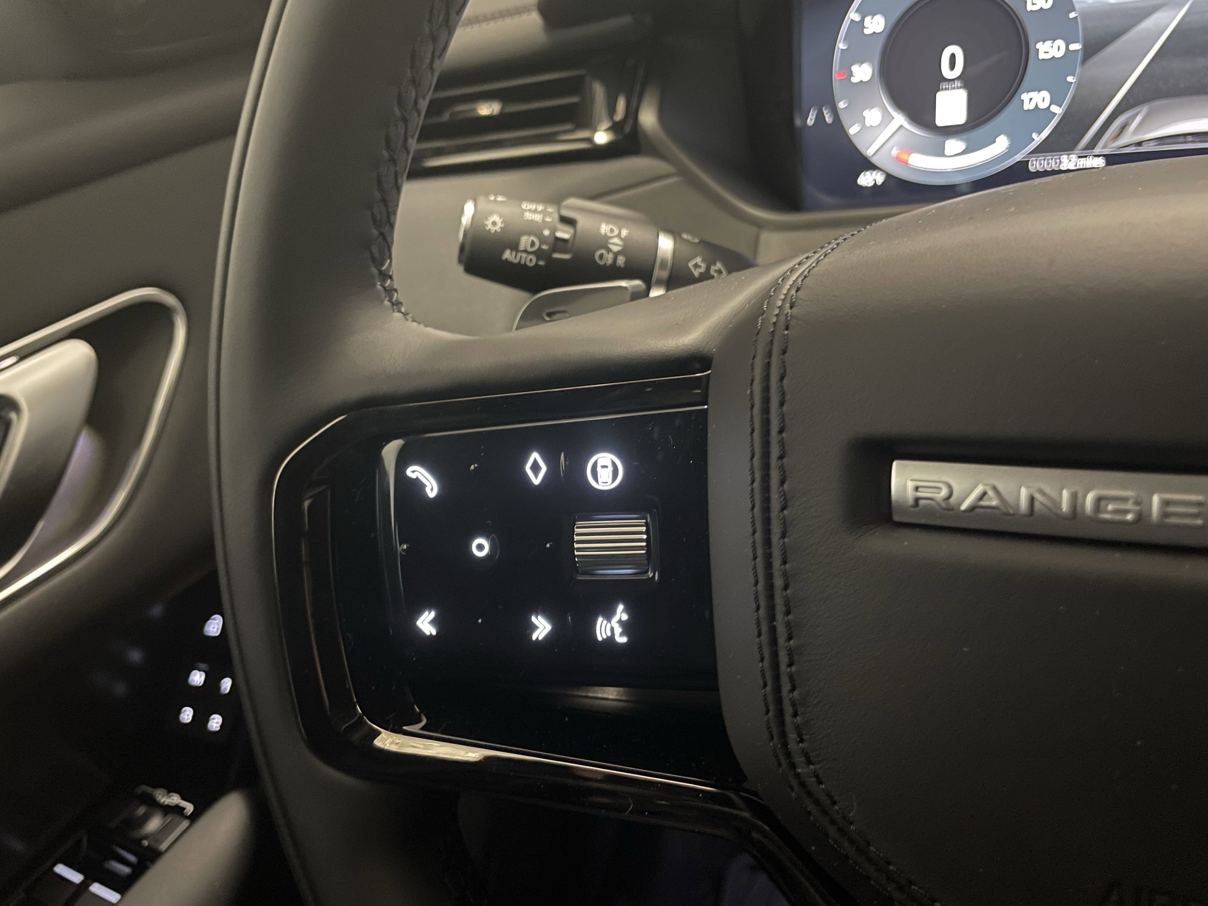 New 2026 Land Rover Range Rover Velar Dynamic SE image 23