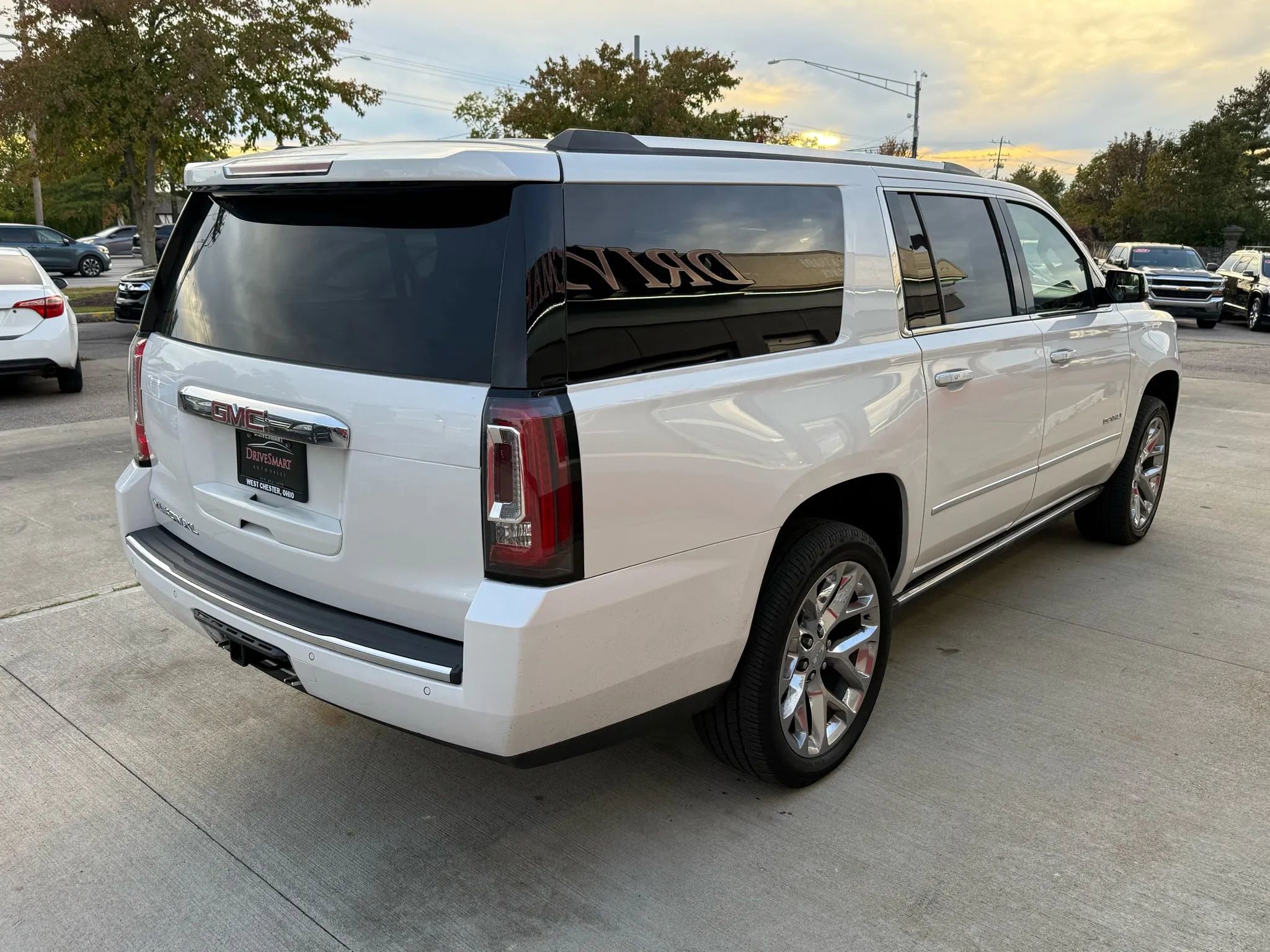 Used 2019 GMC Yukon XL Denali w/ Denali Ultimate Package image 3
