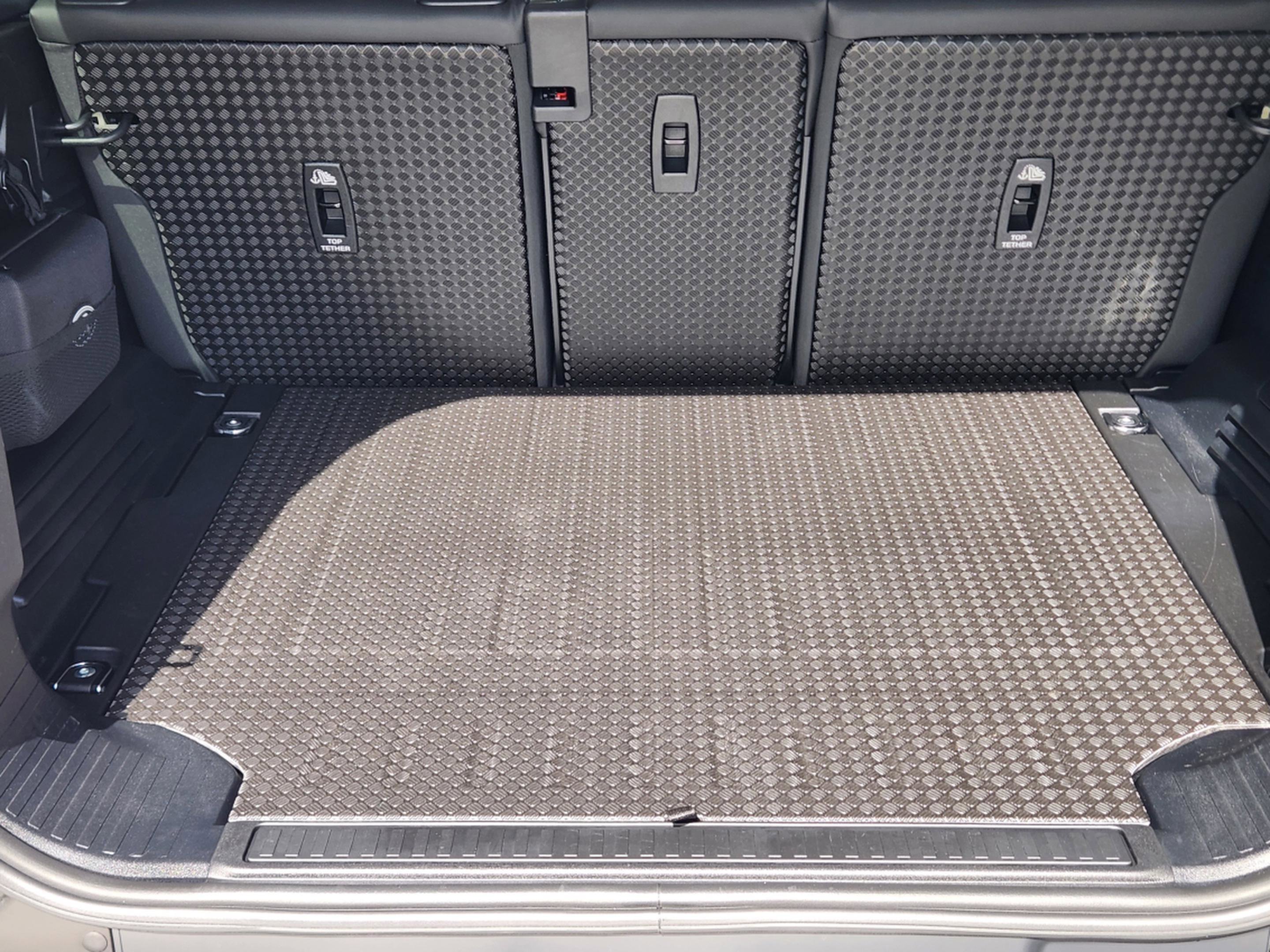 Certified 2025 Land Rover Defender 110 S image 28