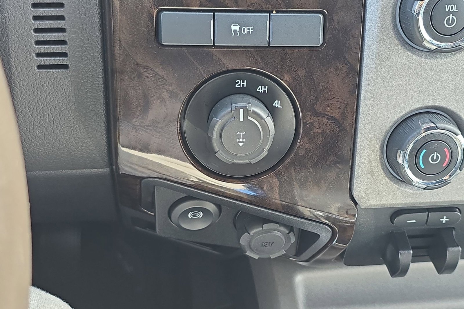 Used 2016 Ford F350 Platinum w/ Snow Plow Prep Package image 28