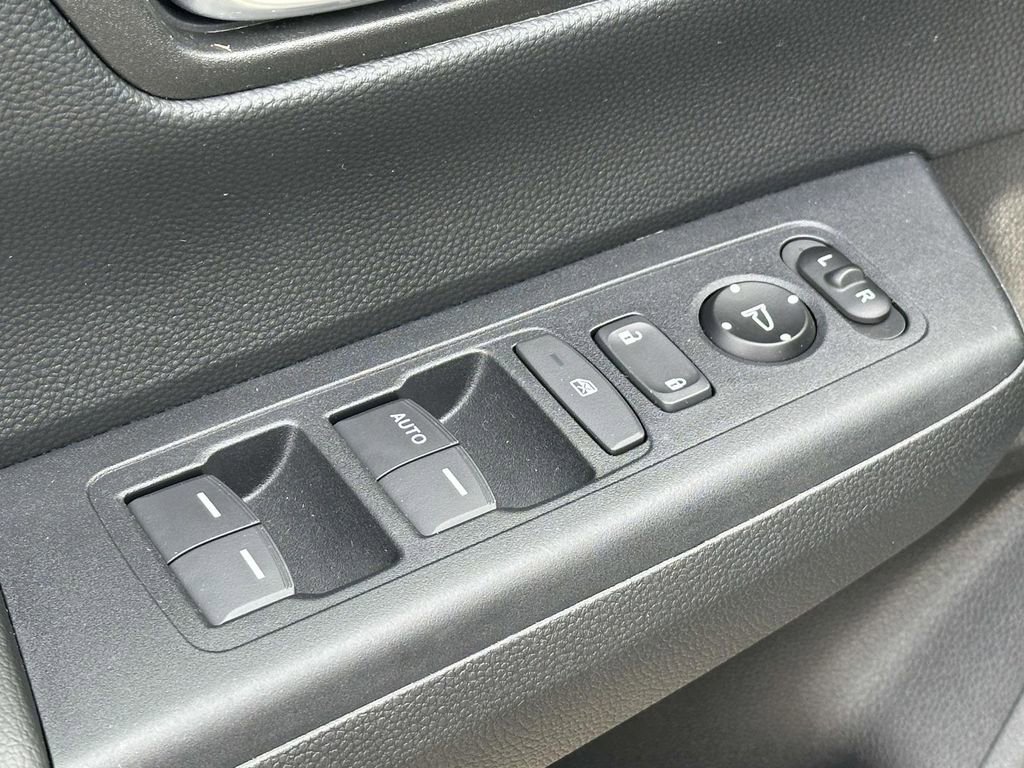 Used 2025 Honda CR-V LX image 15