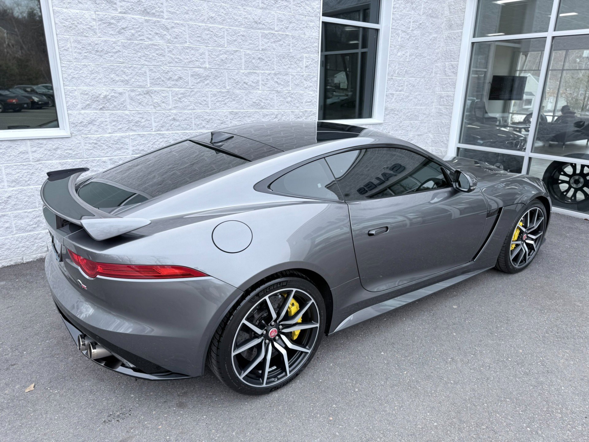 Used 2017 Jaguar F-TYPE SVR image 39