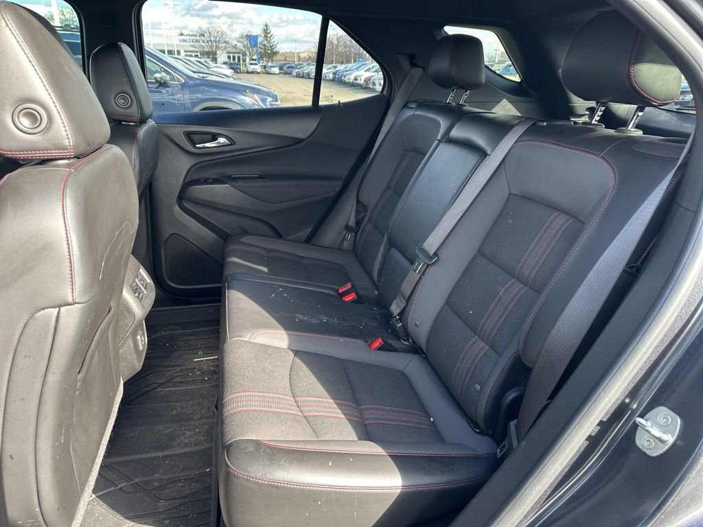 Used 2022 Chevrolet Equinox RS w/ Infotainment Package image 14