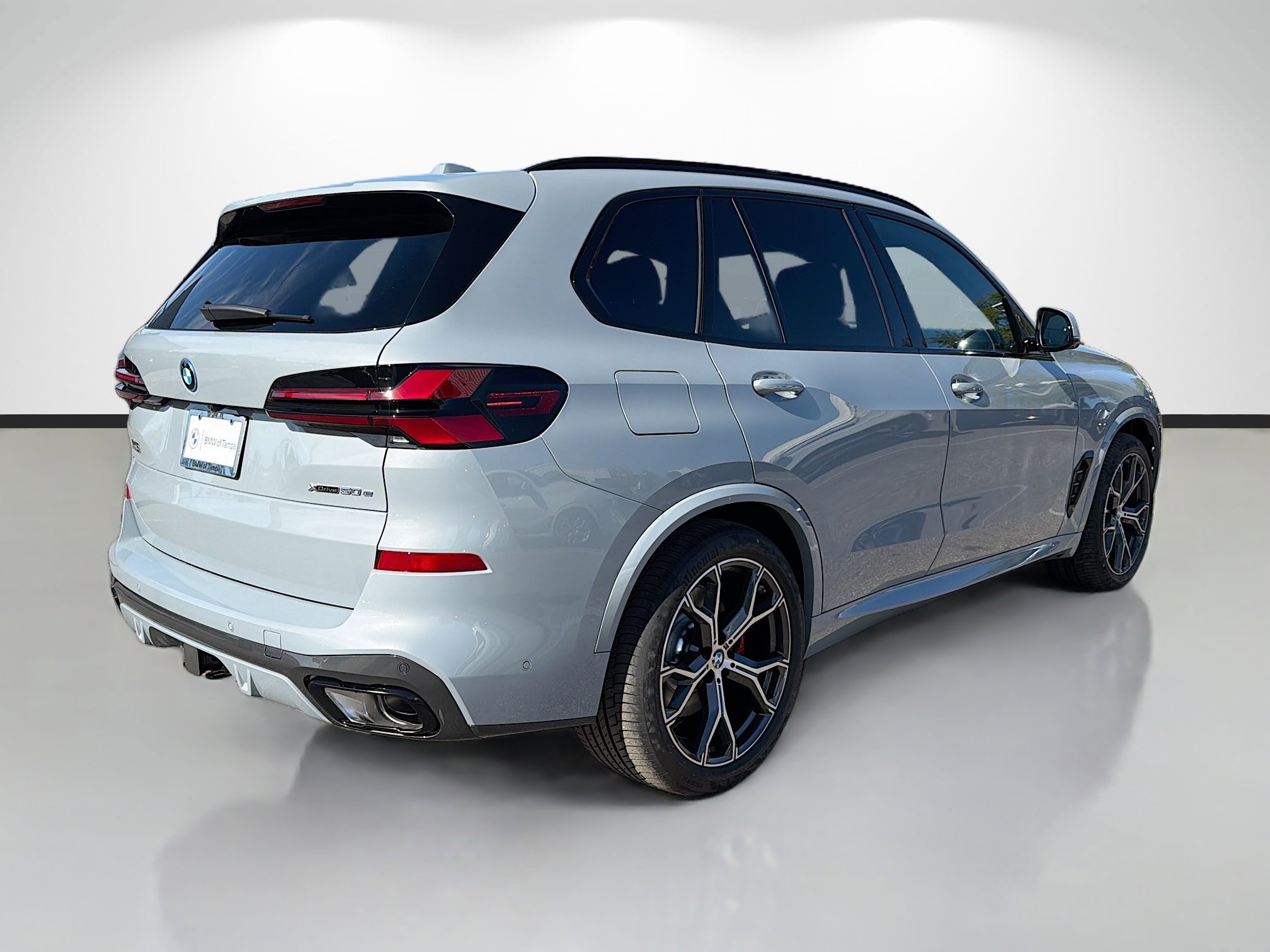 New 2026 BMW X5 xDrive50e w/ Executive Package image 3