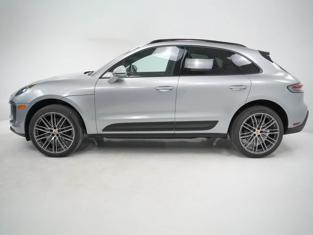 Certified 2026 Porsche Macan AWD/4WD image 2