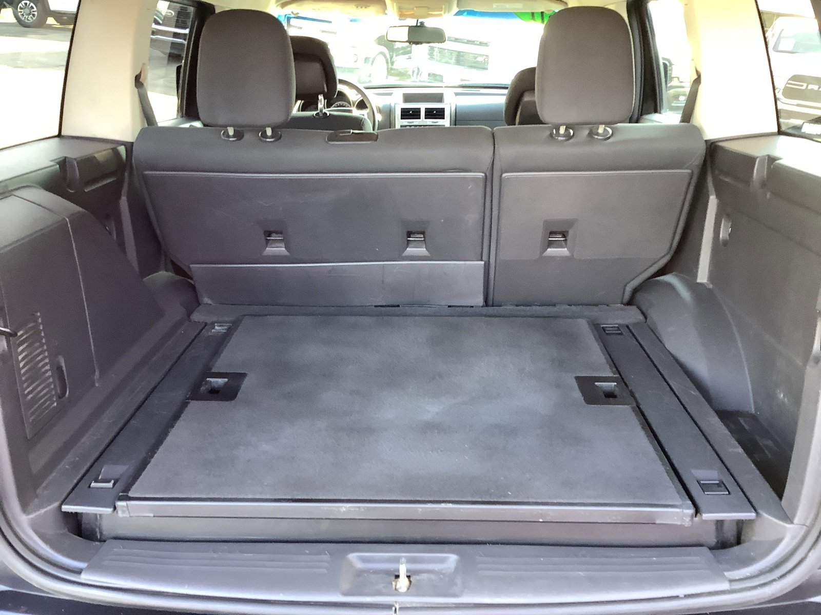 Used 2011 Dodge Nitro SXT image 8