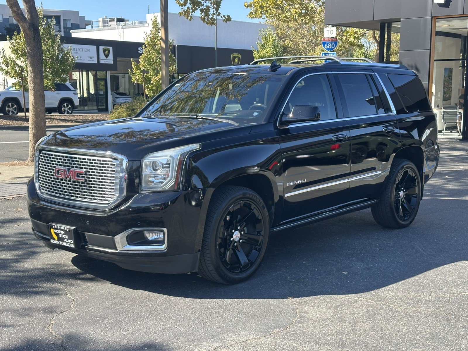 Used 2015 GMC Yukon Denali w/ Premium Package AWD/4WD image 3
