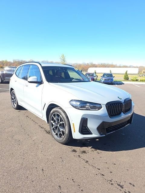 Used 2024 BMW X3 xDrive30i w/ Premium Package image 3