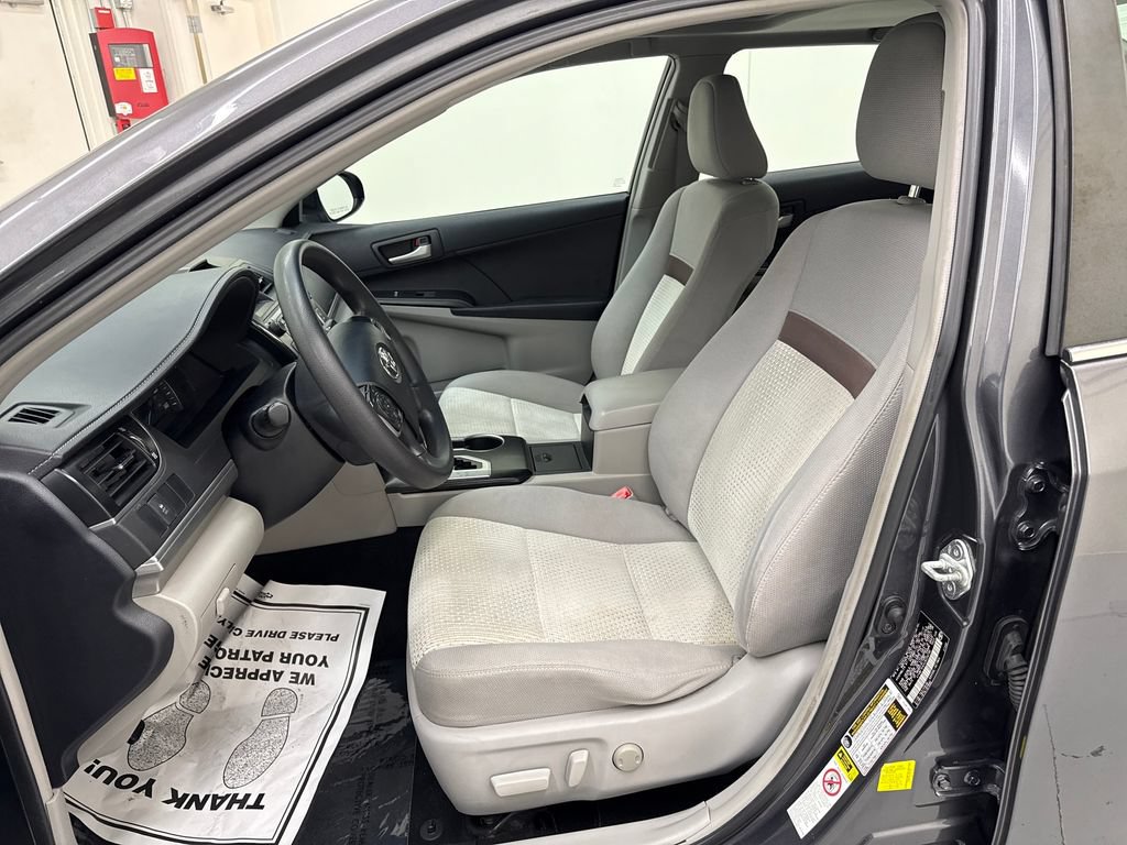 Used 2012 Toyota Camry LE FWD image 13
