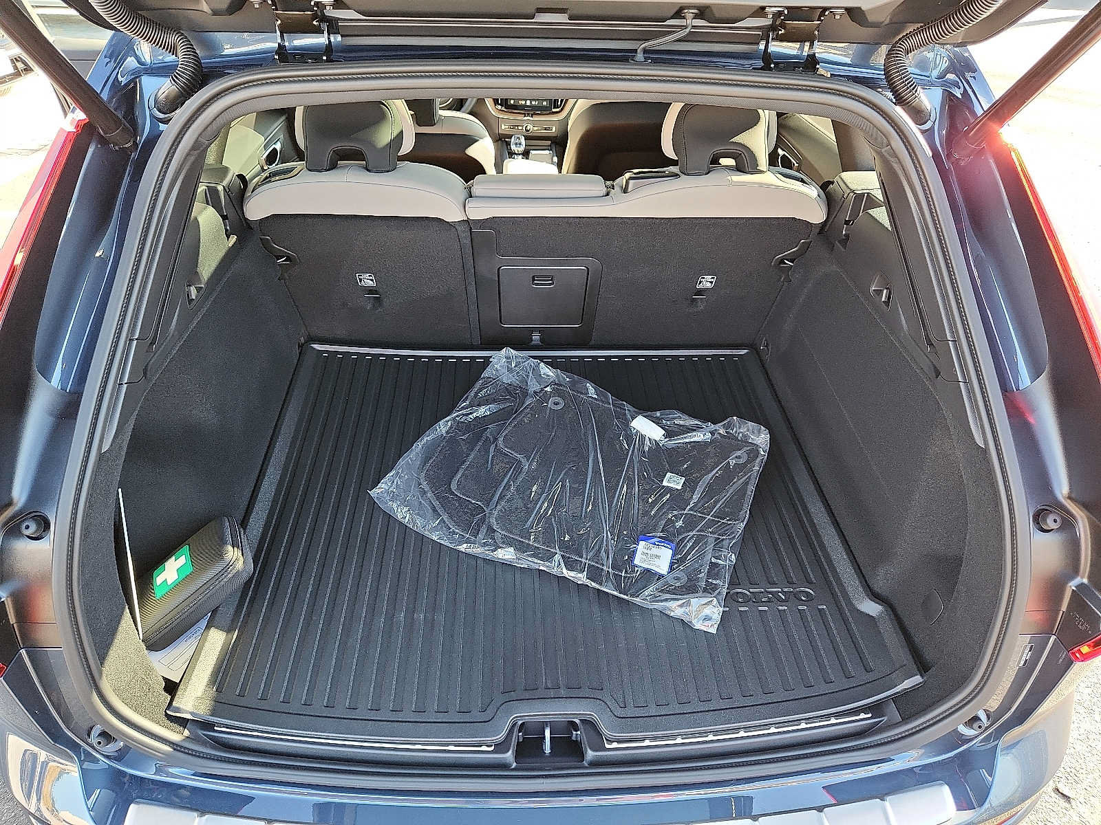 Used 2027 Volvo XC60 B5 Plus AWD/4WD image 28