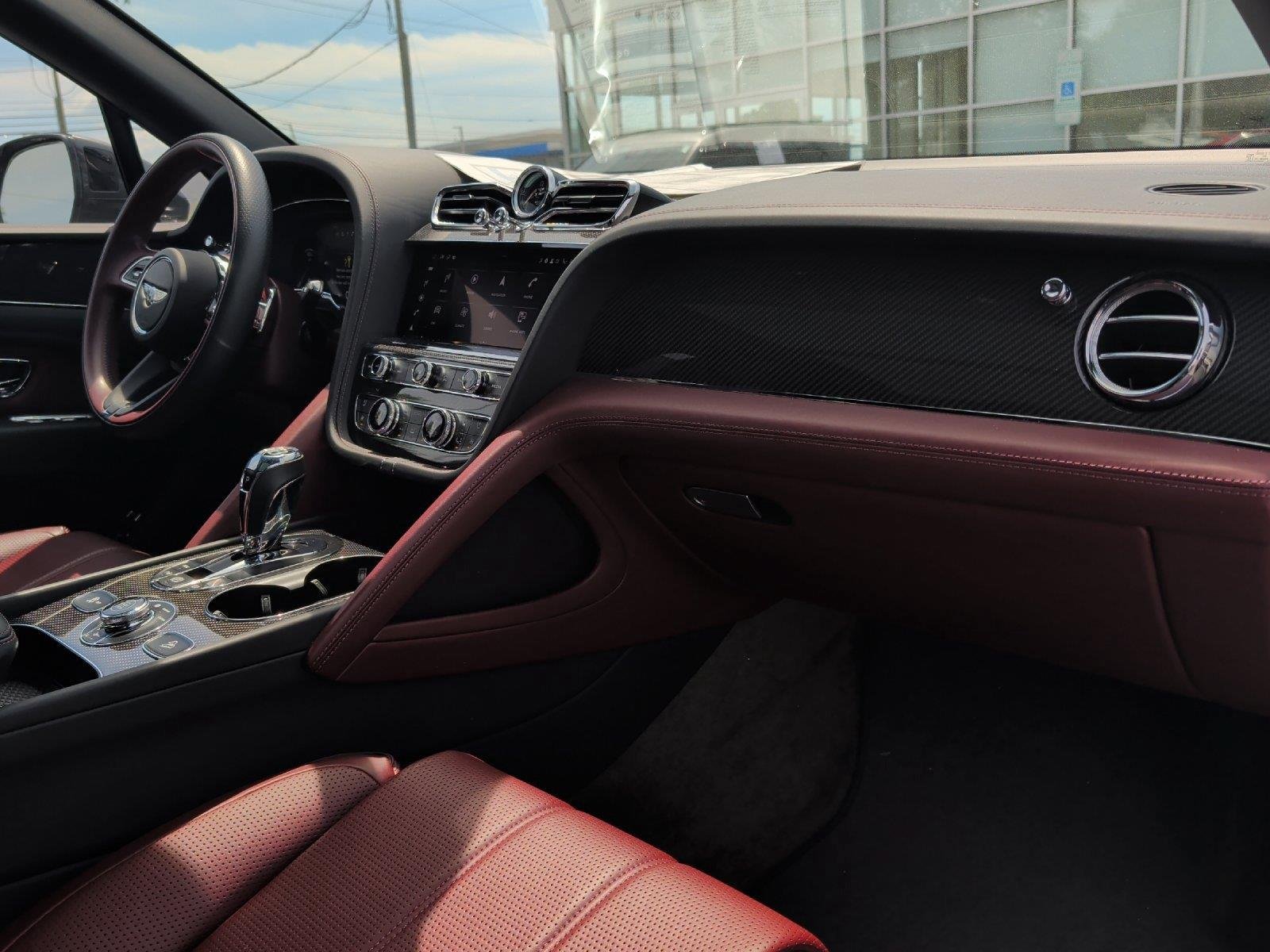 Used 2022 Bentley Bentayga AWD/4WD image 2
