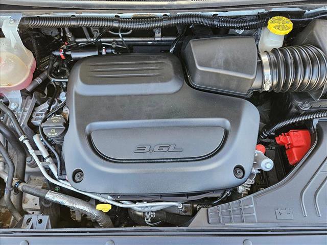 Used 2023 Chrysler Pacifica Touring-L image 28