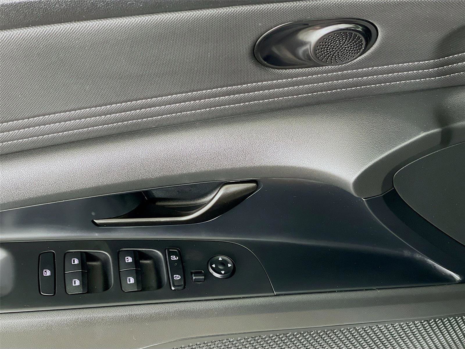 Certified 2025 Hyundai Elantra SEL FWD image 21
