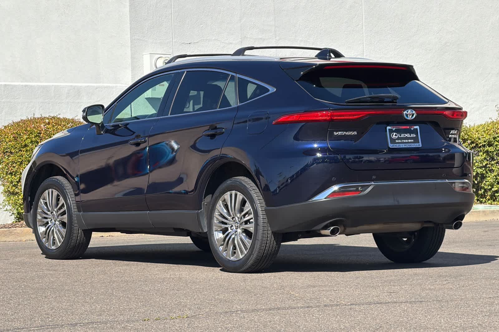 Used 2022 Toyota Venza XLE AWD/4WD image 7