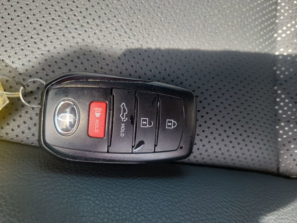 Used 2025 Toyota Tacoma Limited AWD/4WD image 38