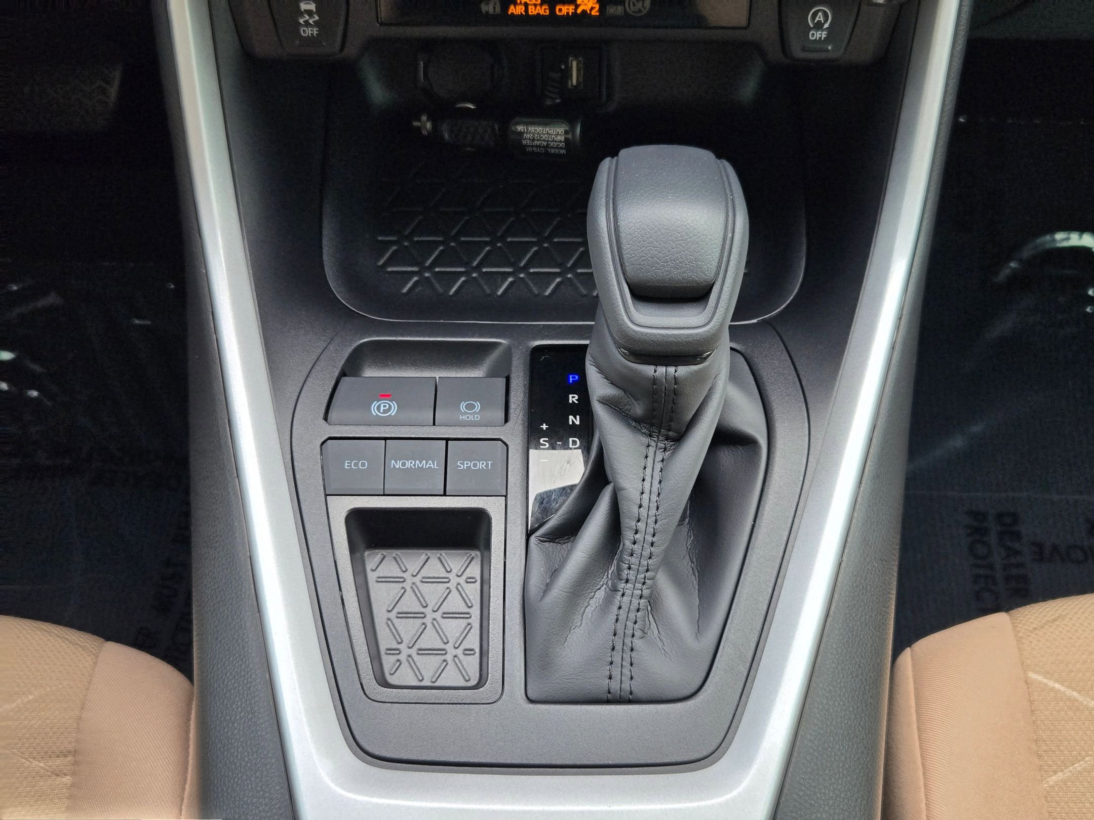 Used 2025 Toyota RAV4 XLE w/ Convenience Package FWD image 19