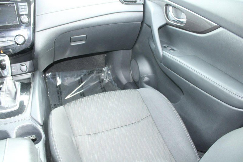 Used 2020 Nissan Rogue SV image 17