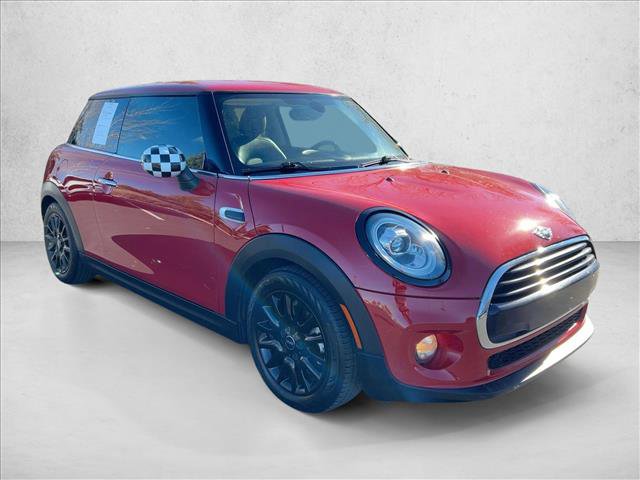 Used 2018 MINI Cooper 2-Door Hardtop image 3