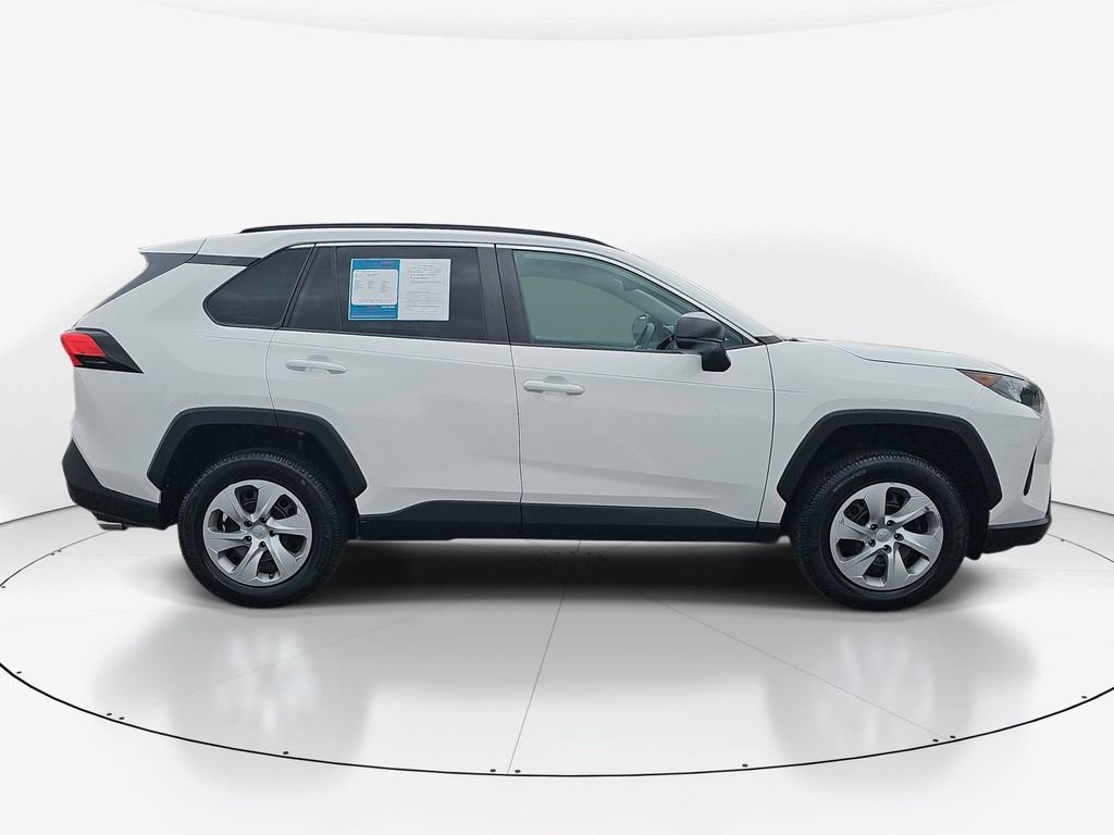 Used 2021 Toyota RAV4 LE FWD image 5
