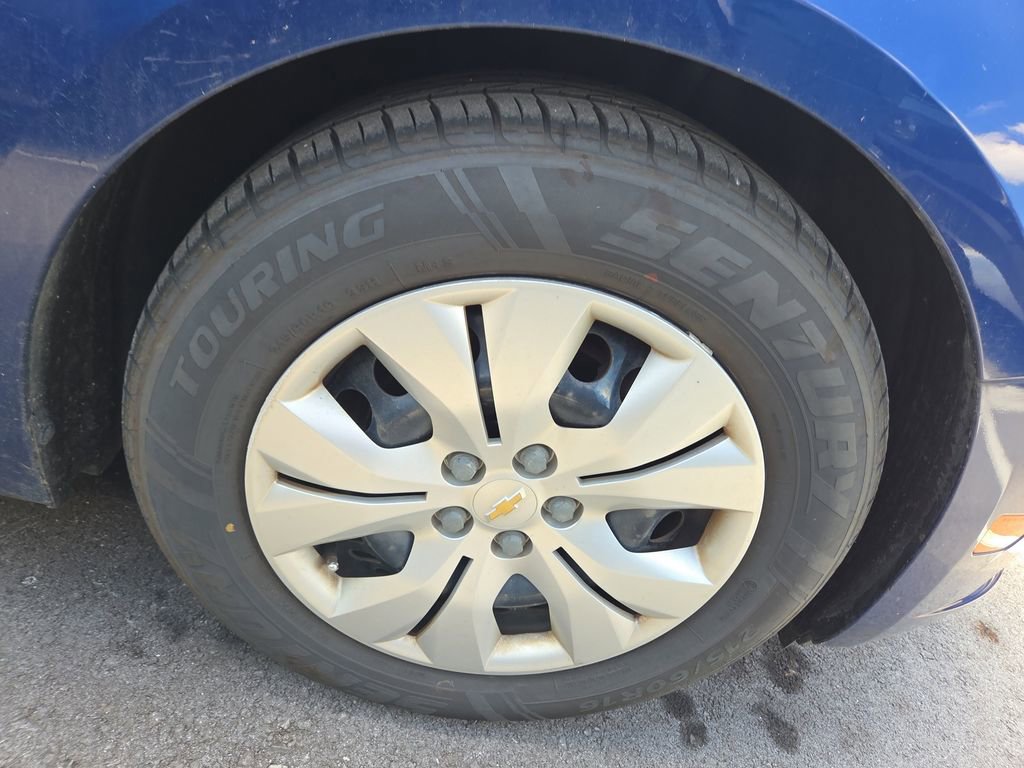 Used 2012 Chevrolet Cruze LS w/ Connectivity Package FWD image 2