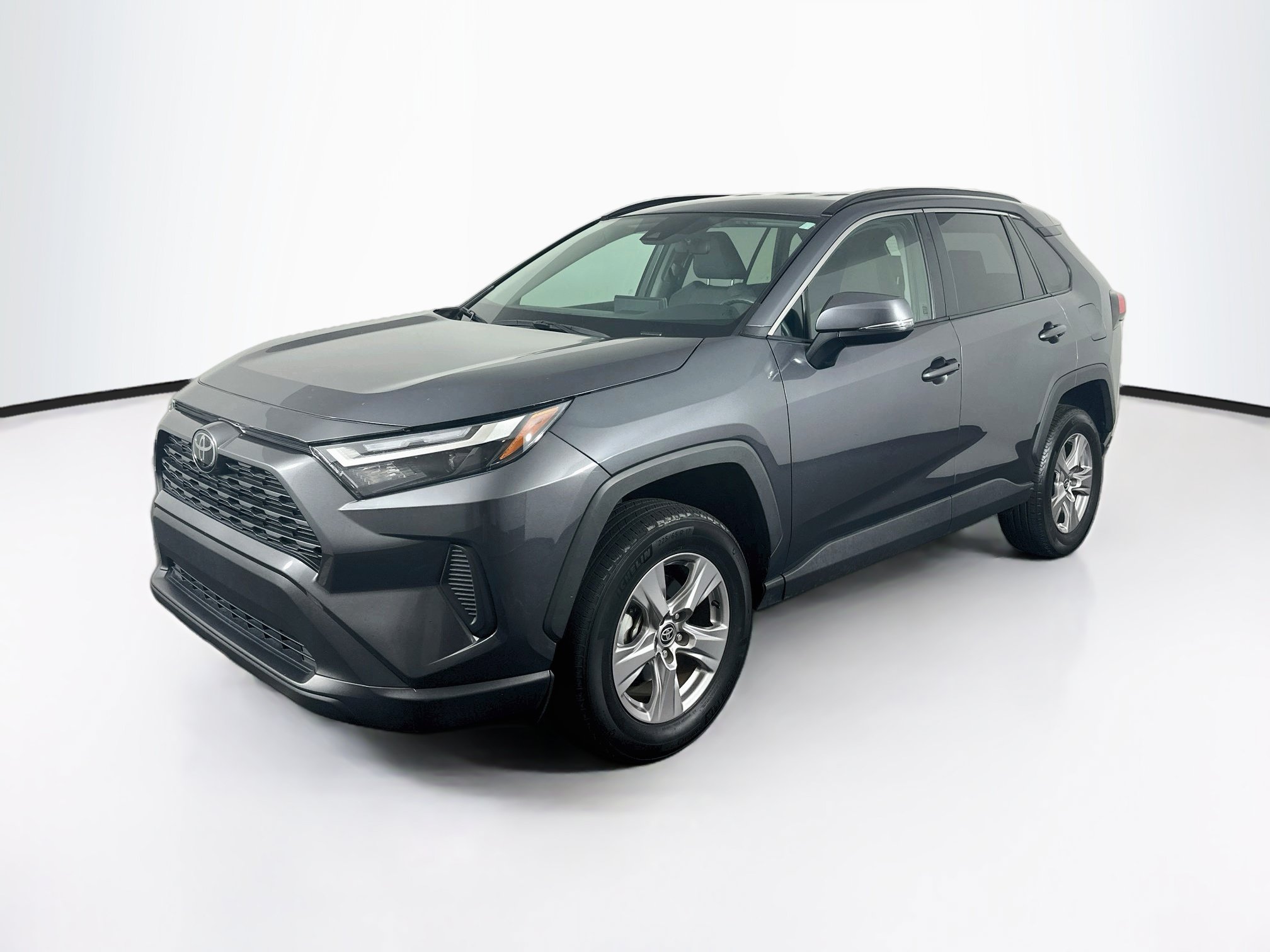 Used 2025 Toyota RAV4 XLE AWD/4WD image 3