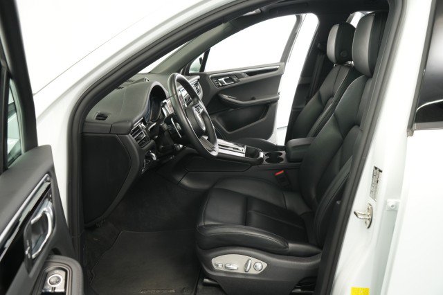 Used 2023 Porsche Macan AWD/4WD image 31