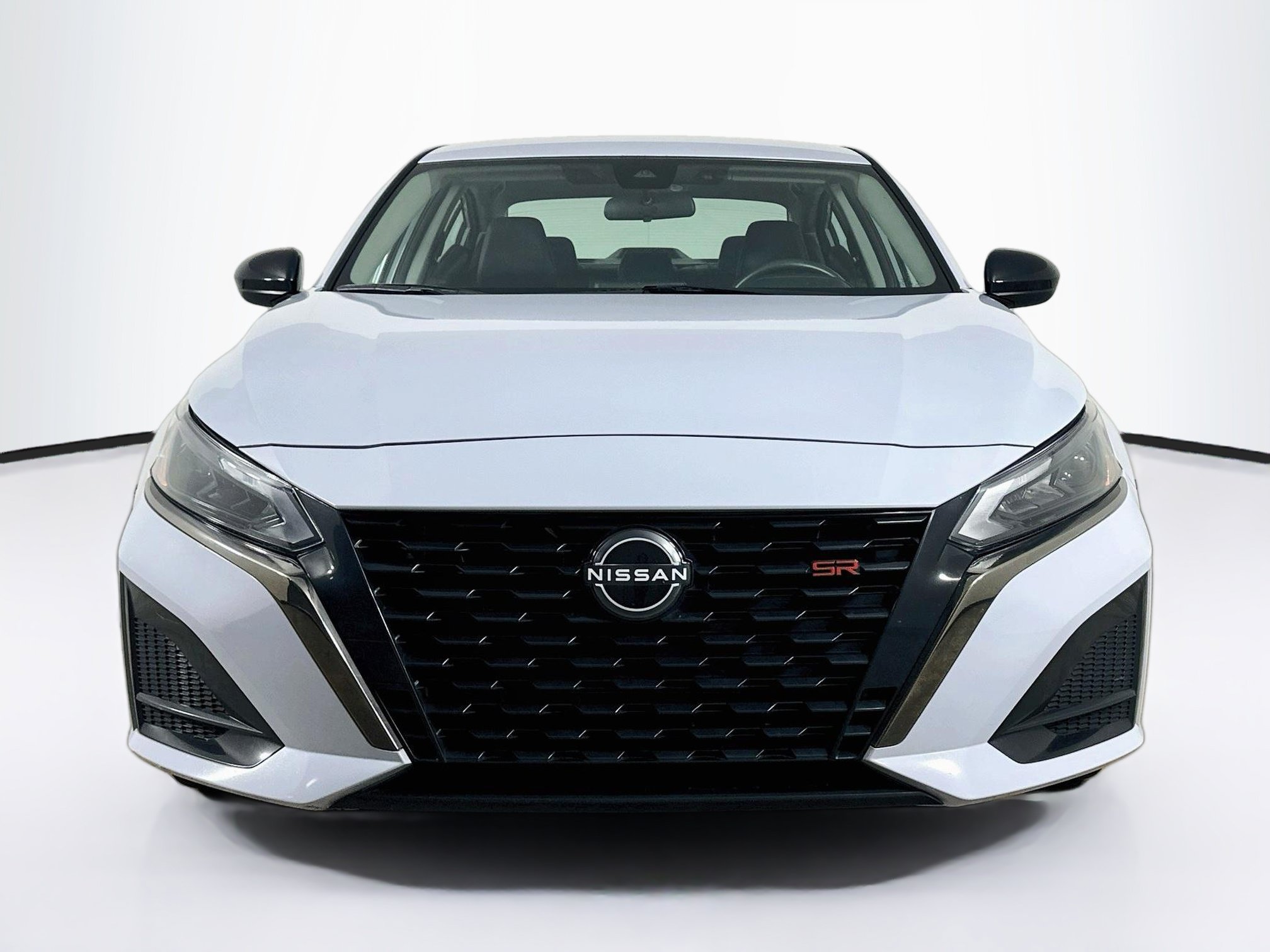 Used 2024 Nissan Altima 2.5 SR FWD image 2