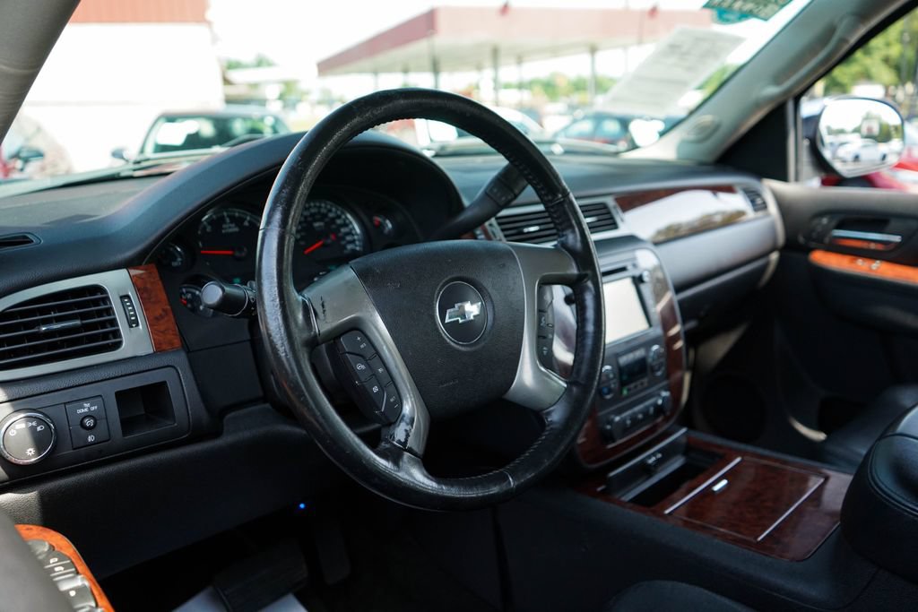 Used 2013 Chevrolet Avalanche LTZ RWD image 5