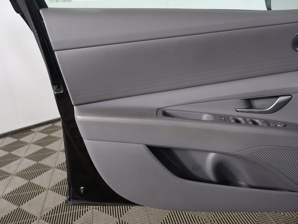 Certified 2025 Hyundai Elantra SE FWD image 19