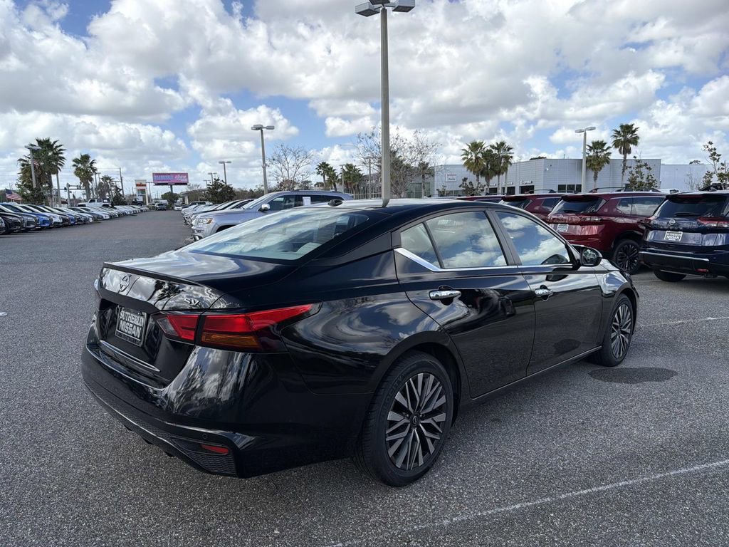Certified 2024 Nissan Altima 2.5 SV image 4