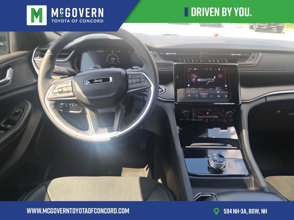Used 2025 Jeep Grand Cherokee Altitude AWD/4WD image 23