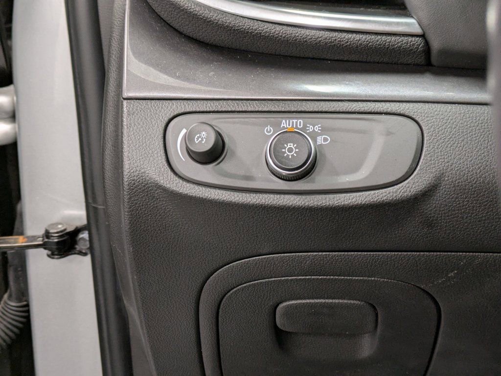 Used 2022 Buick Encore Preferred w/ Safety Package image 21