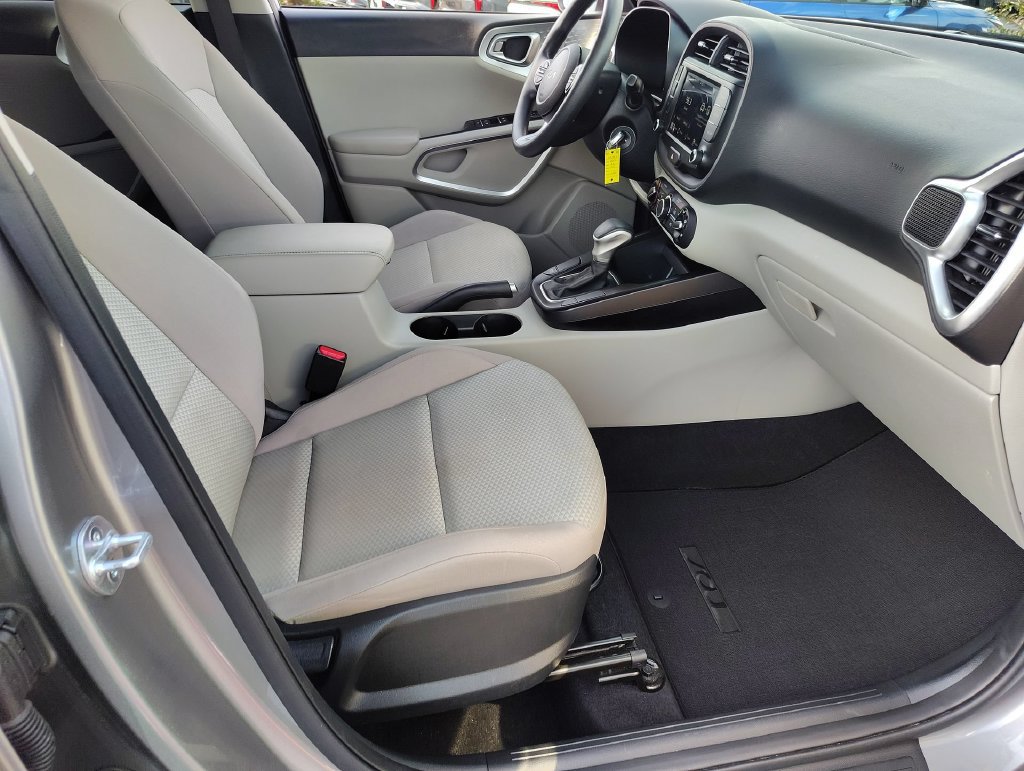 Certified 2023 Kia Soul LX w/ LX Technology Package FWD image 29