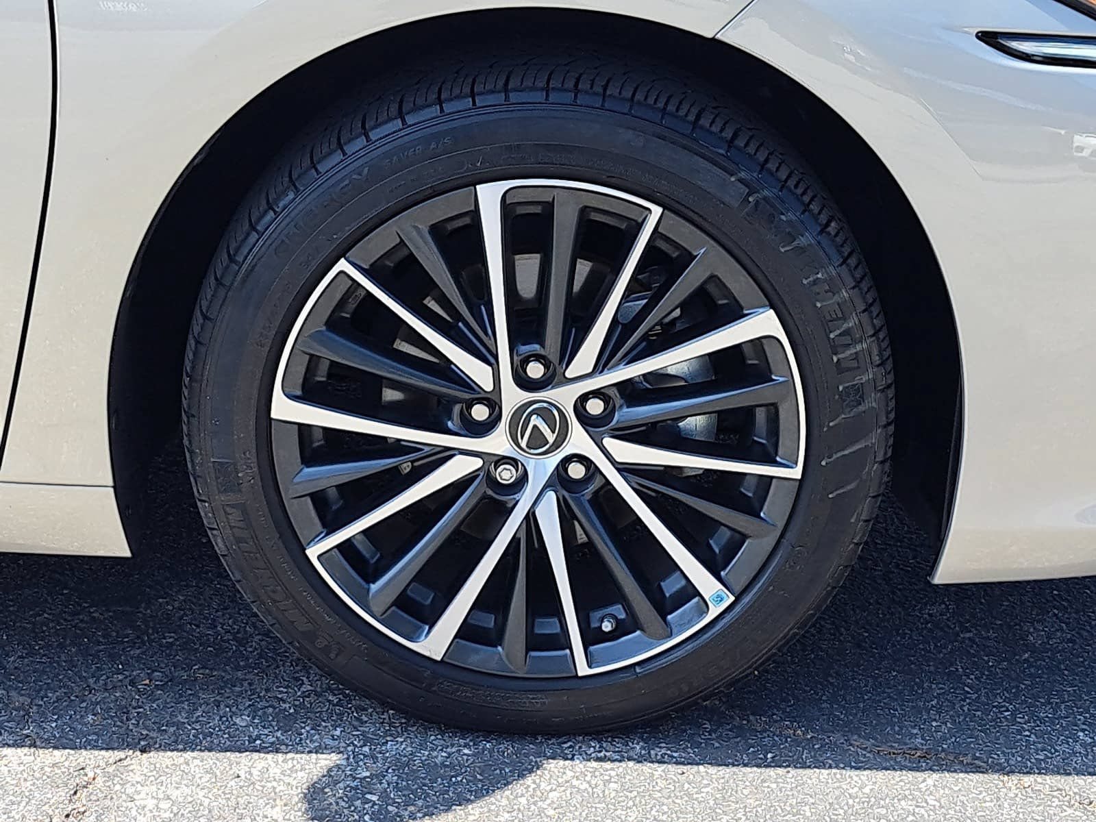 Used 2024 Lexus ES 300h w/ Premium Package FWD image 35