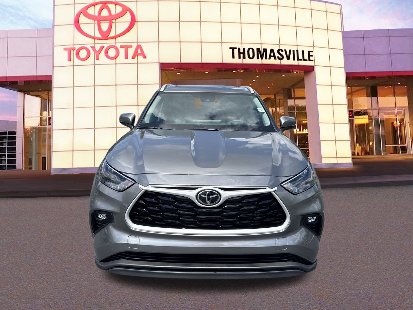 New 2025 Toyota Highlander XLE FWD image 2