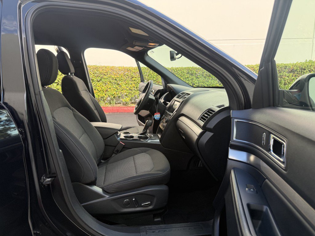 Used 2018 Ford Explorer XLT w/ Equipment Group 201A FWD image 12